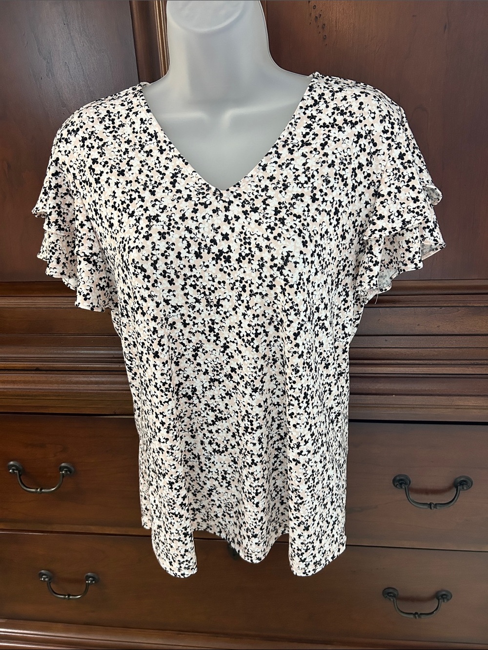 Adrianna Papell Cream, Black and White V neck flutter sleeve tee